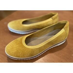 Clarks Collection Serena Kellyn Yellow Suede Espadrilles Flats US 6 1/2 EUC Cute